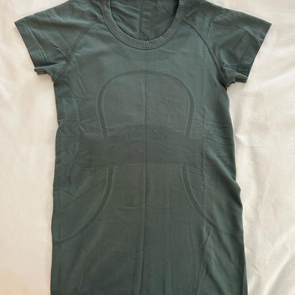 Lululemon Athletica Fitted Green Short Sleeve T-Shirt